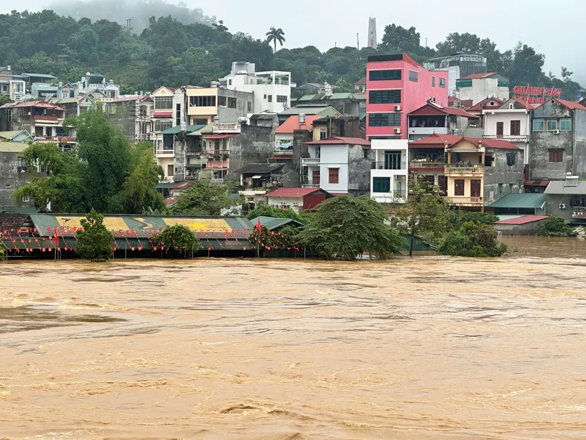Lũ ở Cao Bằng rút chậm, nhiều nơi vẫn ngập sâu 8.jpg