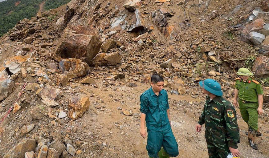 Xe bán tải do quản đốc thủy điện điều khiển chở 2 người mất tích- Ảnh 3.