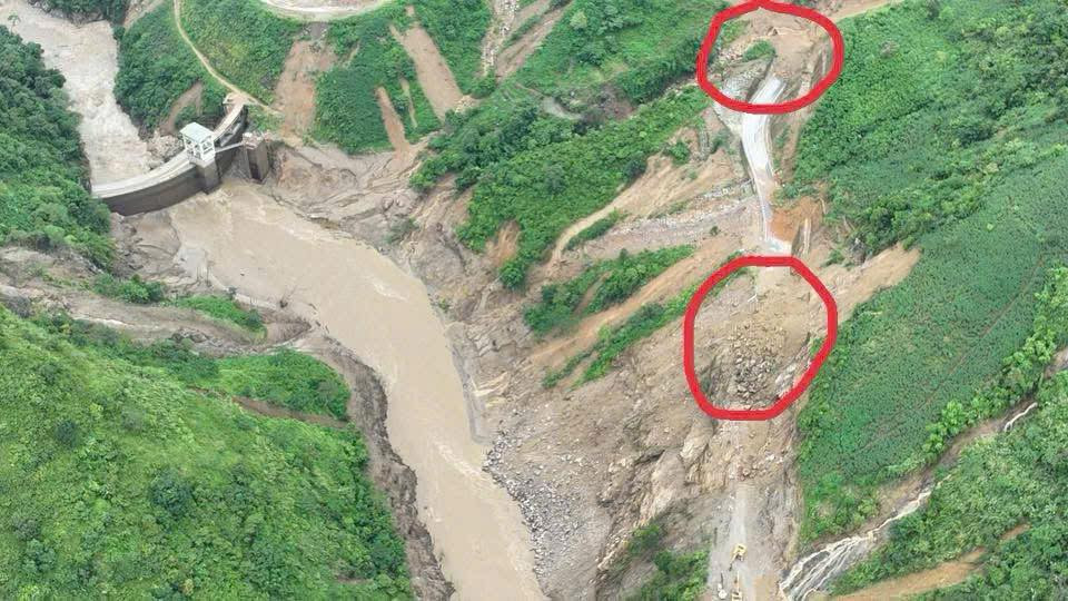 Xe bán tải do quản đốc thủy điện điều khiển chở 2 người mất tích- Ảnh 2.