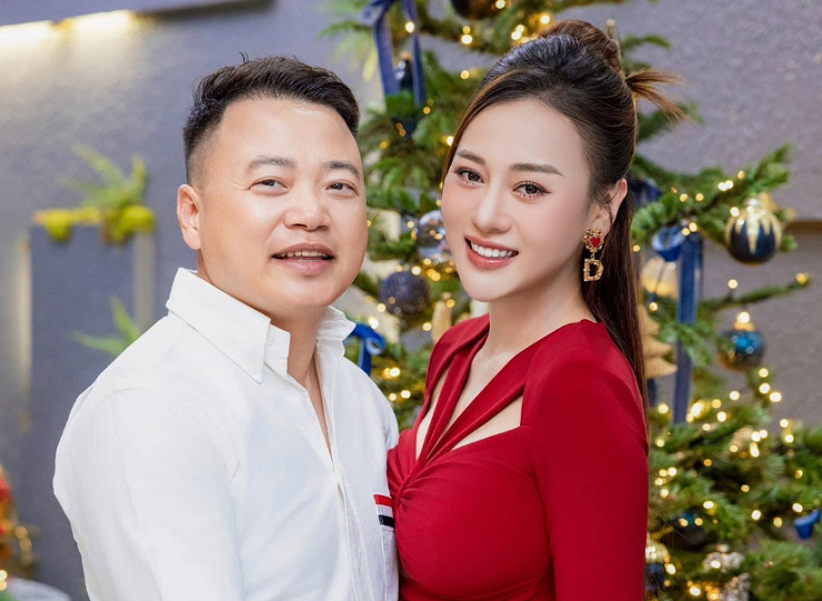 Chồng là doanh nhân nổi tiếng, vợ là diễn viên phim Việt giờ vàng nên vợ chồng Phương Oanh - Shark Bình luôn được công chúng quan tâm.