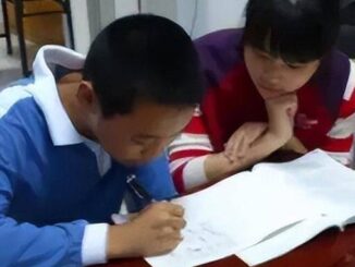 Mẹ thạc sĩ dạy con làm phép tính 6:6:6:6=1 nhưng bị gạch sai, hôm sau hùng hổ lên trường đòi kiện cô và cái kết muốn độn thổ - Ảnh 1.