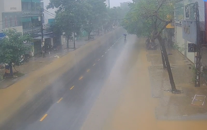 Lũ sông Hương xuống sát báo động 3, hơn 44.500 ngôi nhà ở Huế bị ngập- Ảnh 2.