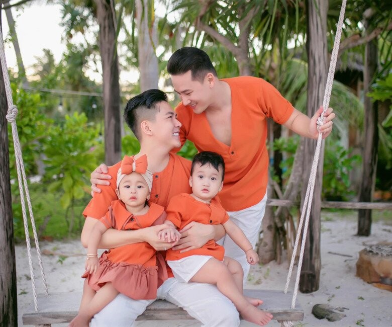 thanh-doan-va-ha-tri-quang-hanh-phuc-khoe-them-thien-than-nho-2-con-chao-doi-tai-thai-lan-nay-len-ch-2-n-1760679082-359-width780height650