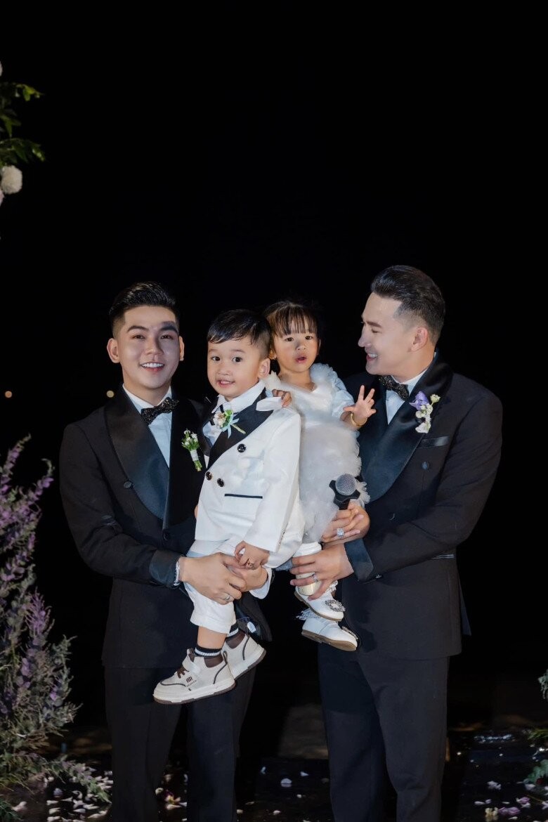 thanh-doan-va-ha-tri-quang-hanh-phuc-khoe-them-thien-than-nho-2-con-chao-doi-tai-thai-lan-nay-len-ch-61-9-n-1760679083-170-width780height1170