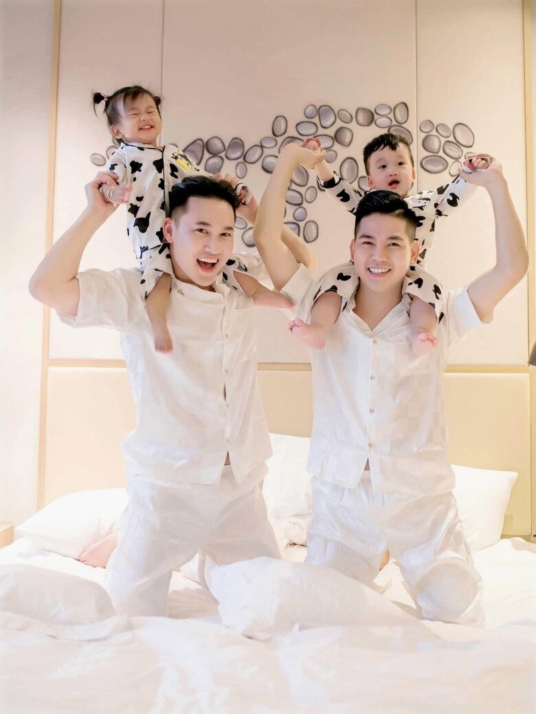 thanh-doan-va-ha-tri-quang-hanh-phuc-khoe-them-thien-than-nho-2-con-chao-doi-tai-thai-lan-nay-len-ch-9-n-1760679083-867-width780height1038