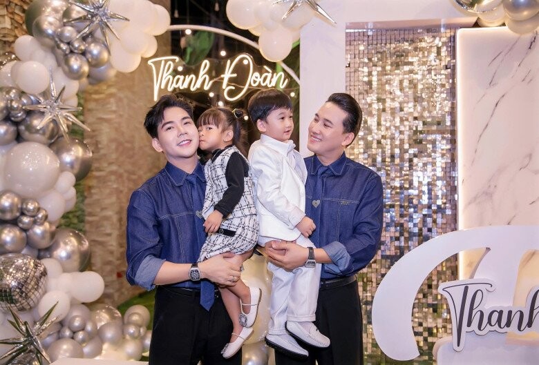 thanh-doan-va-ha-tri-quang-hanh-phuc-khoe-them-thien-than-nho-2-con-chao-doi-tai-thai-lan-nay-len-ch-97-7-n-1760679084-458-width780height529