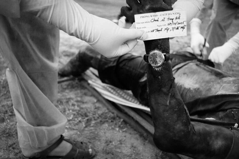 thi-the-nam-gioi-noi-tren-mat-ho-thuy-dien-lung-deo-ba-lo-chua-tang-da-20kg-o-da-nang-09091778-1 Công an tìm tung tích thi thể nổi trên hồ thủy điện Sông Bung 5. Ảnh: Dân trí