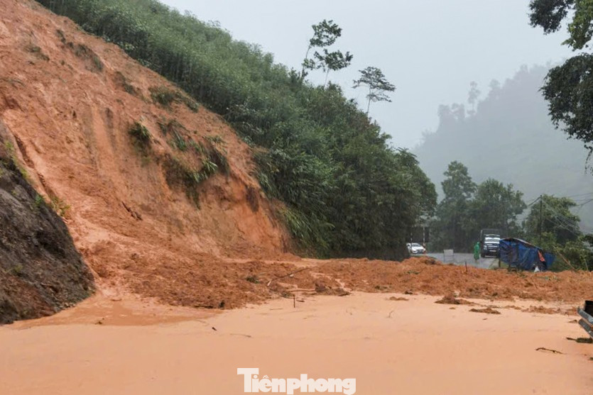 Đà Nẵng đang mưa to và rất to, sơ tán hàng trăm hộ dân ở các vùng sạt lở, ngập sâu- Ảnh 1. Đà Nẵng đang mưa to và rất to, sơ tán hàng trăm hộ dân ở các vùng sạt lở, ngập sâu- Ảnh 1.