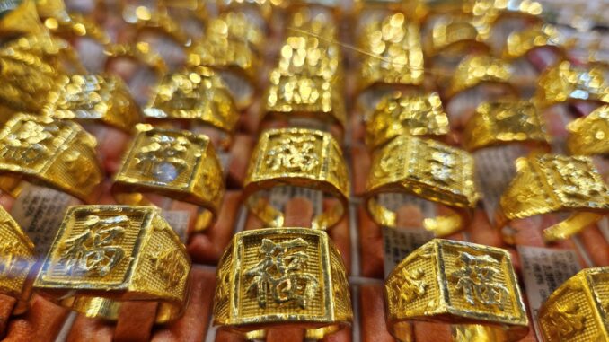 Chiều nay, 28-10, giá vàng miếng SJC và vàng nhẫn "giảm không phanh"- Ảnh 1.