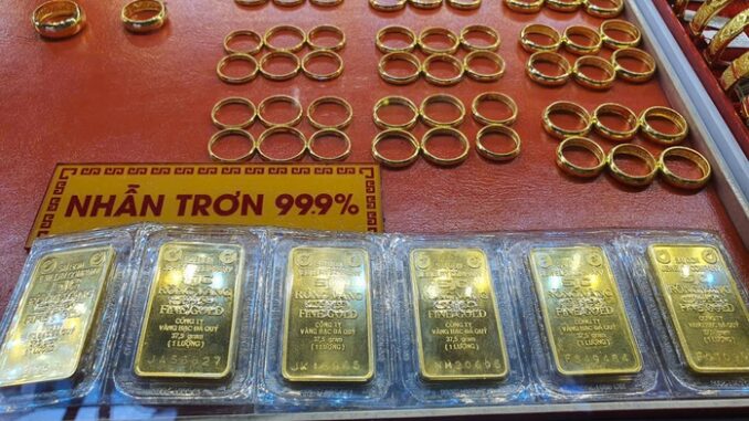 Tối nay 17-10, giá vàng đang lao dốc mạnh - Ảnh 1.