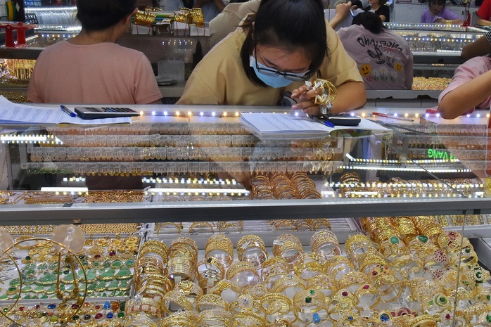 Giá vàng hôm nay, 29-10: Sụt giảm rất mạ - Ảnh 1.