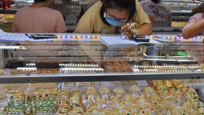 Giá vàng hôm nay, 29-10: Sụt giảm rất mạ - Ảnh 1.