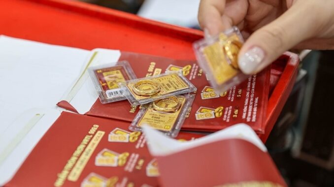 Giá vàng hôm nay (25-10): Lao dốc đứng