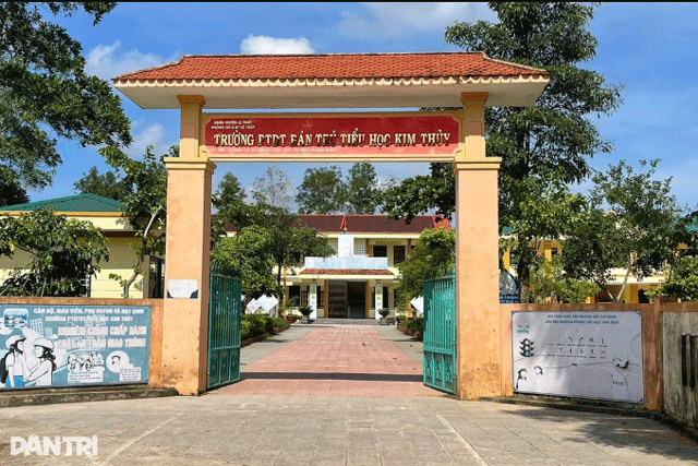 vu-75-hoc-sinh-nghi-ngo-doc-o-quang-tri-pho-hieu-truong-nhan-tin-du-phu-huynh-cho-con-di-hoc-lai-sau-khi-nhan-1-tin-1 vu-75-hoc-sinh-nghi-ngo-doc-o-quang-tri-pho-hieu-truong-nhan-tin-du-phu-huynh-cho-con-di-hoc-lai-sau-khi-nhan-1-tin