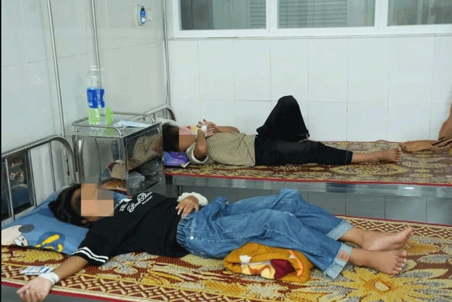 vu-75-hoc-sinh-nghi-ngo-doc-o-quang-tri-pho-hieu-truong-nhan-tin-du-phu-huynh-cho-con-di-hoc-lai-sau-khi-nhan-1-tin-3 vu-75-hoc-sinh-nghi-ngo-doc-o-quang-tri-pho-hieu-truong-nhan-tin-du-phu-huynh-cho-con-di-hoc-lai-sau-khi-nhan-1-tin-3