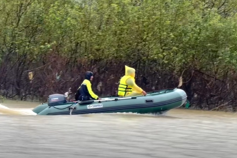 Lực lượng chức năng vẫn đang tích cực tìm kiếm các nạn nhân. Ảnh: Báo Tiền phong.