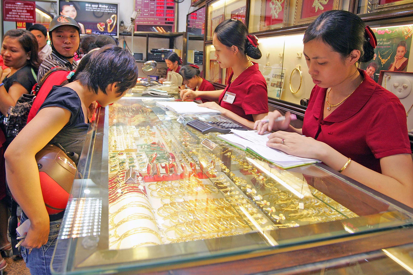 Người mua vàng lỗ nặng- Ảnh 1.